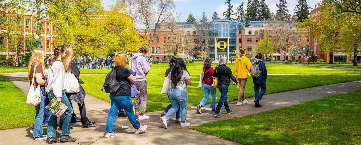 a tour group walking across the UO Eugene campus