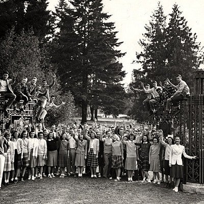 Class portrait taken with the students at Dad's Gates Class portrait taken with the students at Dad's Gates