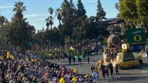 Oregon Marching Band, the Oregon Cheerleaders, and the Oregon float in the Rose Parade
